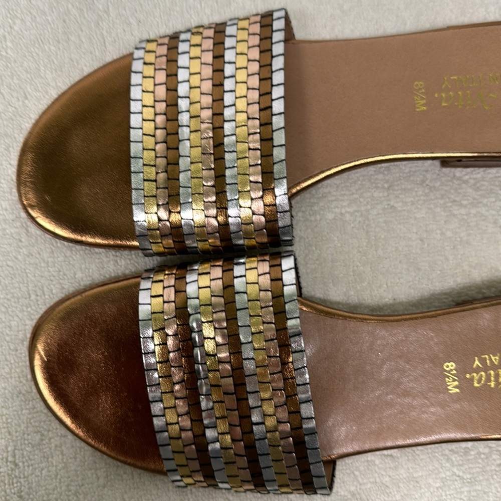 Bella Vita Eli-Italy Metallic Sandal - Picture 5 of 16